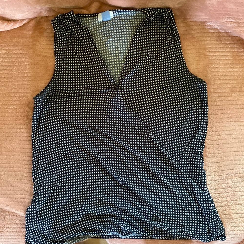 Old Navy wrap sleeveless top. Great condition- flattering pattern & style.